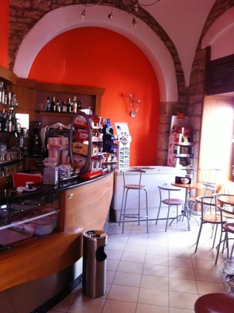 Bar avviato in via Massimo D'Azzeglio a Molfetta a Bari in Vendita
