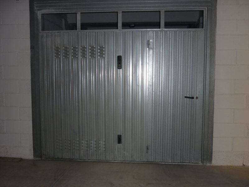 Garage con porta basculante a Gabicce Mare a Pesaro e Urbino in Vendita