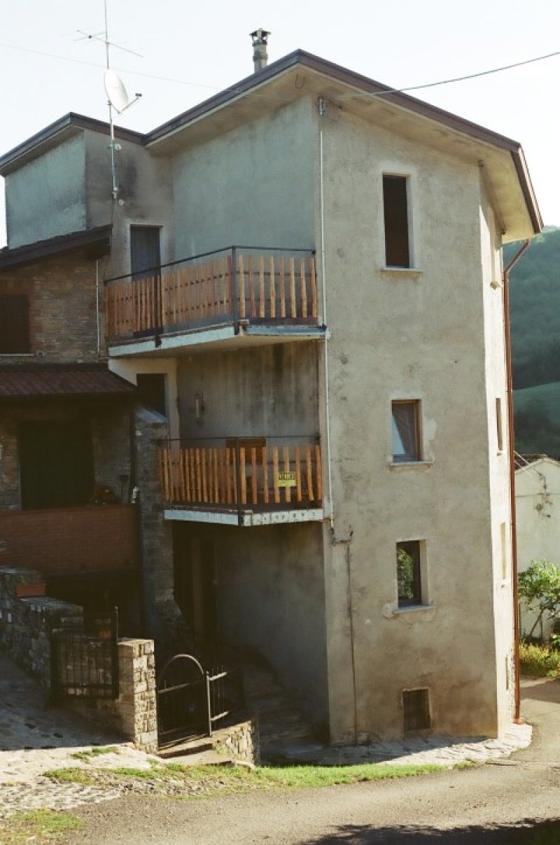 Casa in localit Croce Lobbia di Ferriere a Piacenza in Vendita
