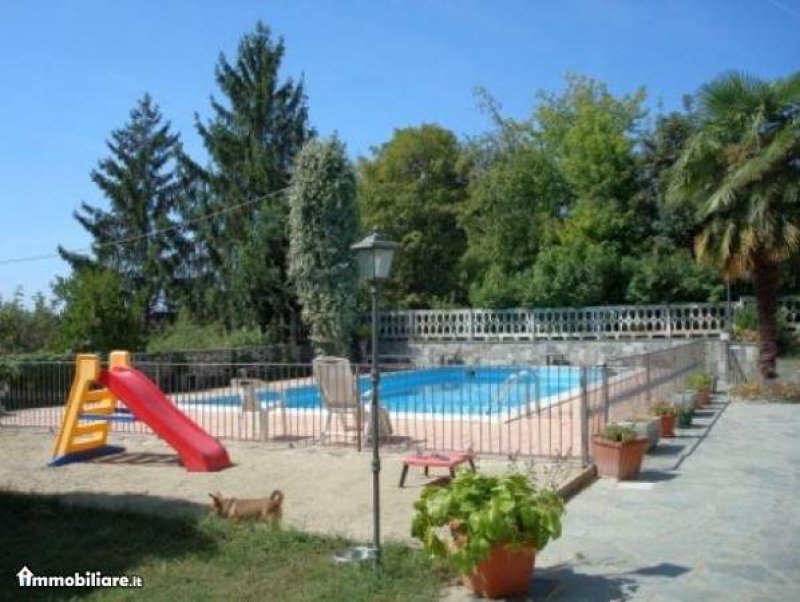 Villa con piscina a Piov Massaia a Asti in Vendita