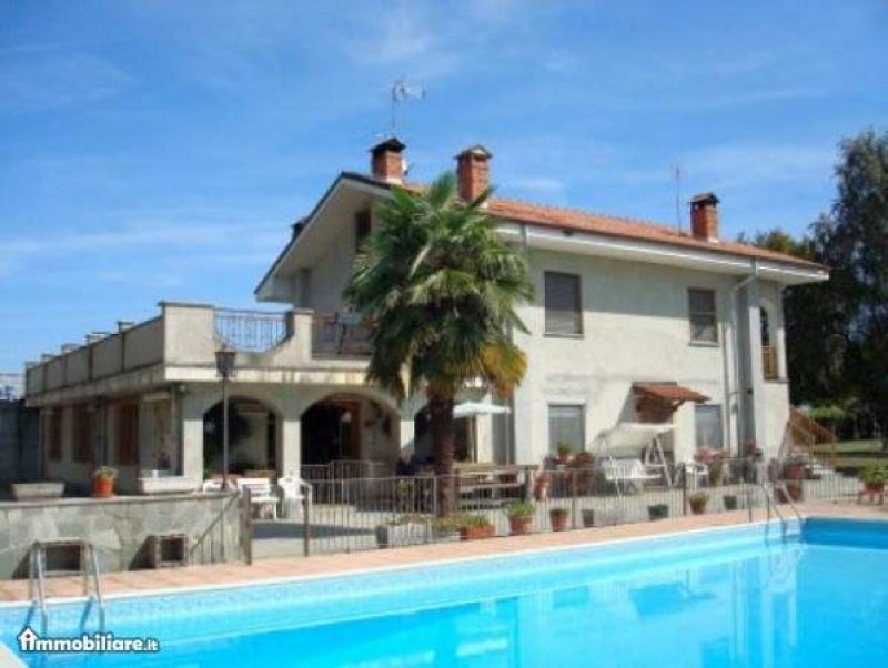 Villa con piscina a Piov Massaia a Asti in Vendita