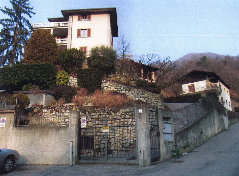 Appartamento in villa trifamiliare a Nembro a Bergamo in Affitto