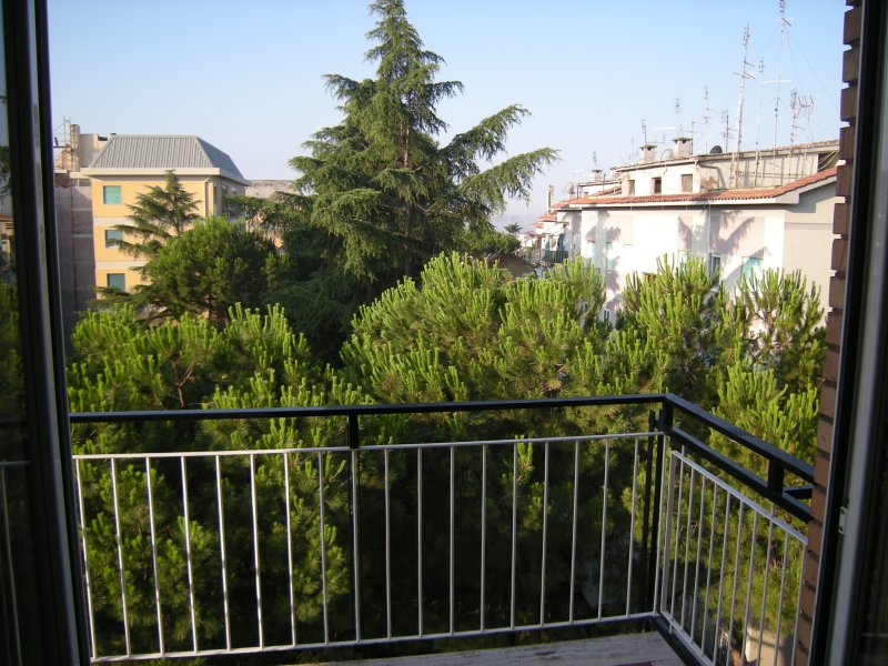 Appartamento panoramico con porta blindata a Roma in Vendita