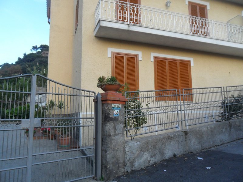 Appartamento ammobiliato a Casamicciola Terme a Napoli in Affitto