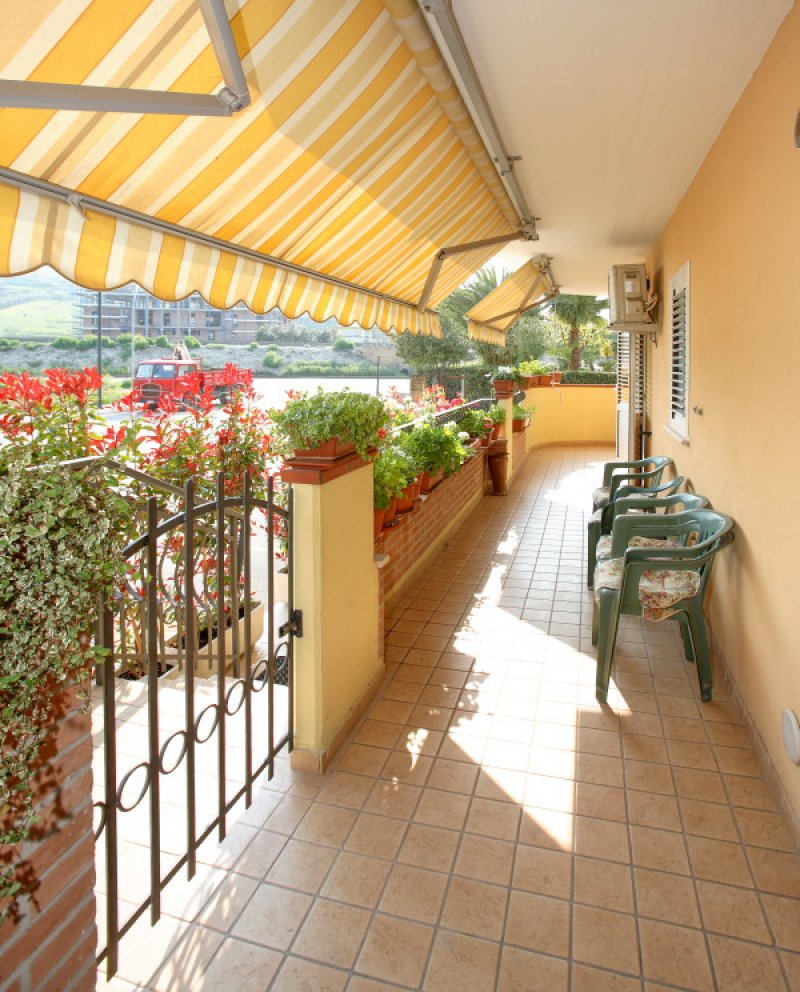Alba Adriatica appartamento con balcone a Teramo in Vendita