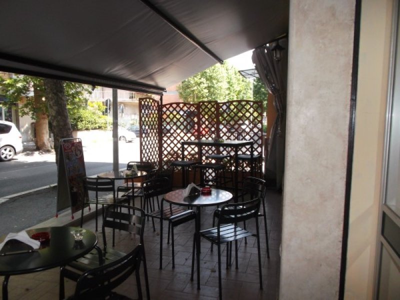 Bar con licenza a Guidonia Montecelio a Roma in Vendita