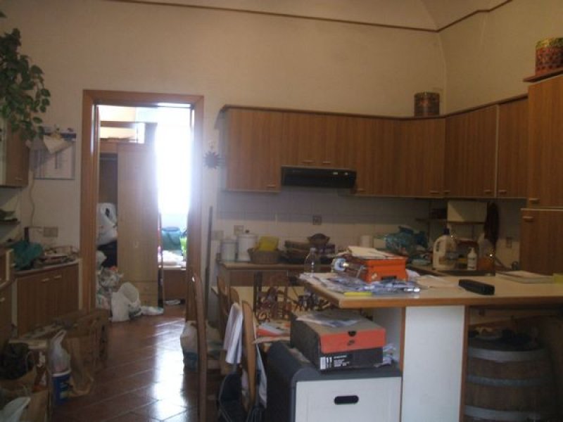 Appartamento su 3 livelli con lavanderia a Catania in Vendita