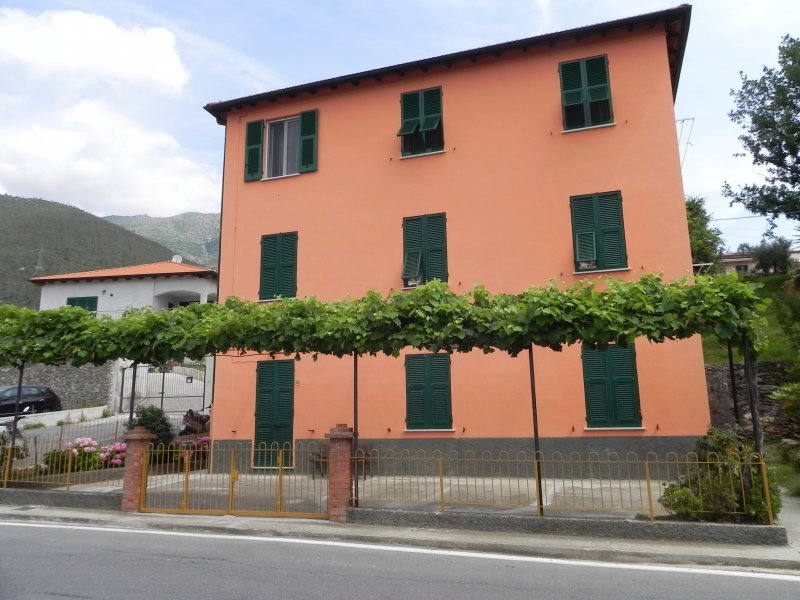 Appartamento in Sciarborasca a Genova in Affitto
