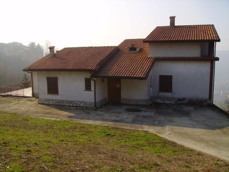 Villa vicino a Broni a Pavia in Vendita