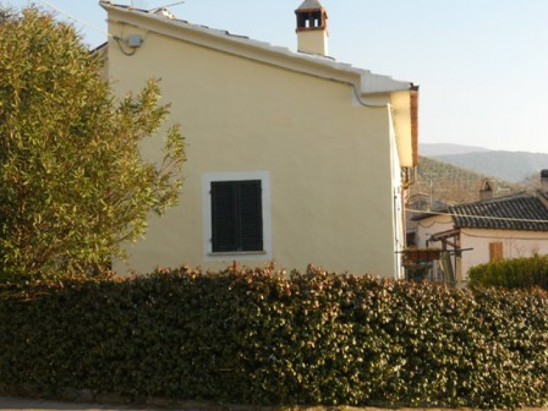 Casa singola a Campello sul Clitunno a Perugia in Vendita