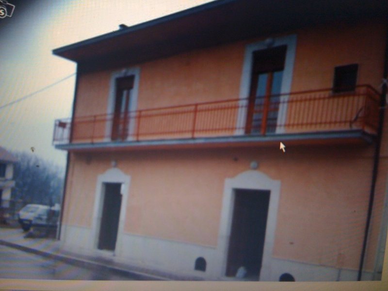 Casa su 2 livelli ad Airola a Benevento in Vendita