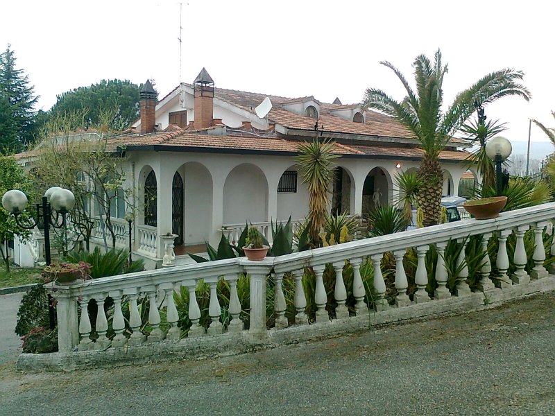 Villa con terreno ad Ailano a Caserta in Vendita