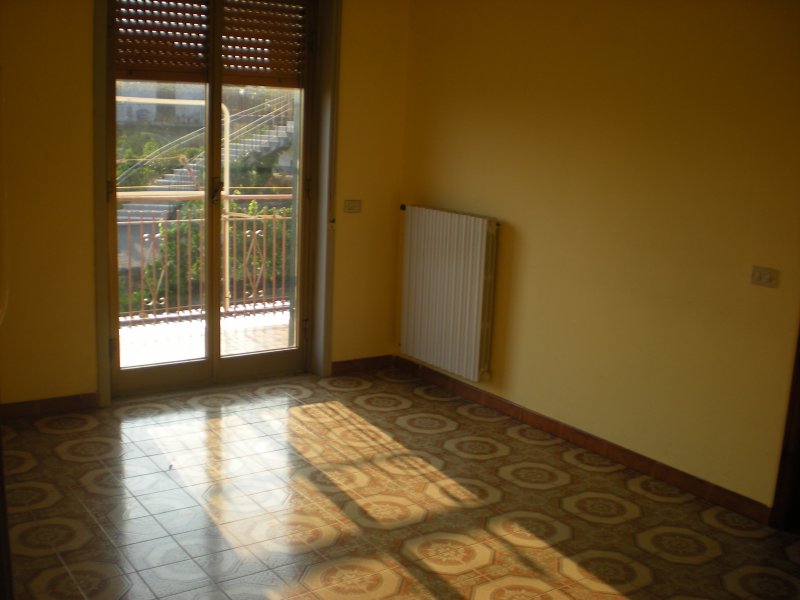 Appartamento in zona centrale a Trecastagni a Catania in Affitto