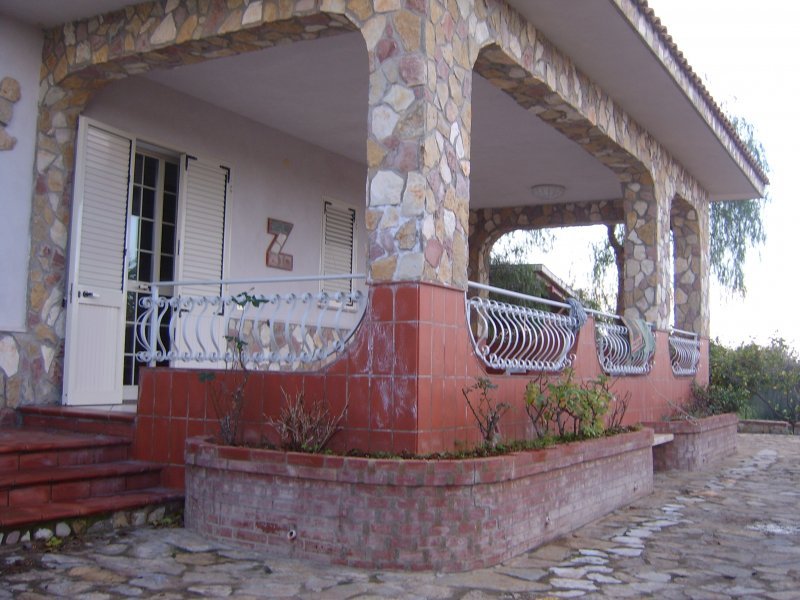 Villa con dependance ad Altavilla Milicia a Palermo in Vendita