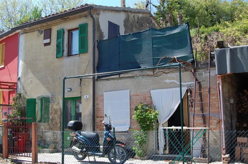 Testa di casa a schiera in zona Candelara  a Pesaro e Urbino in Vendita
