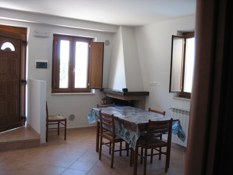 Appartamenti trilocali a Roccacinquemiglia a L'Aquila in Affitto