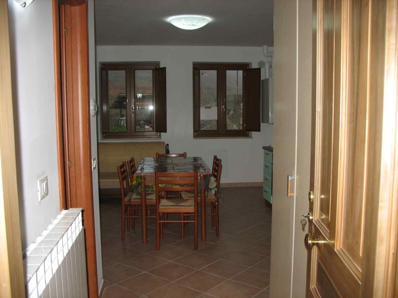 Appartamenti trilocali a Roccacinquemiglia a L'Aquila in Affitto
