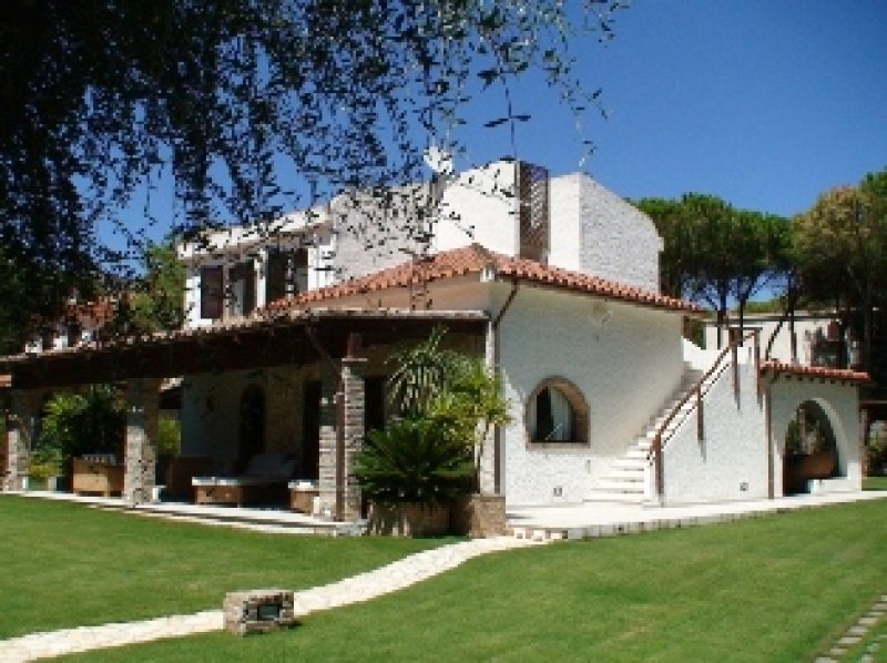 Villa indipendente vicina al mare a Pula a Cagliari in Affitto