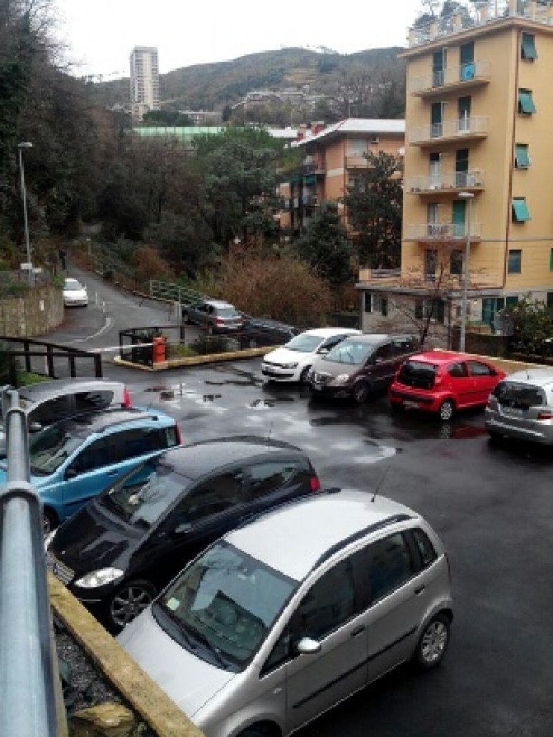 Posto auto con sbarra elettrica a Genova in Vendita