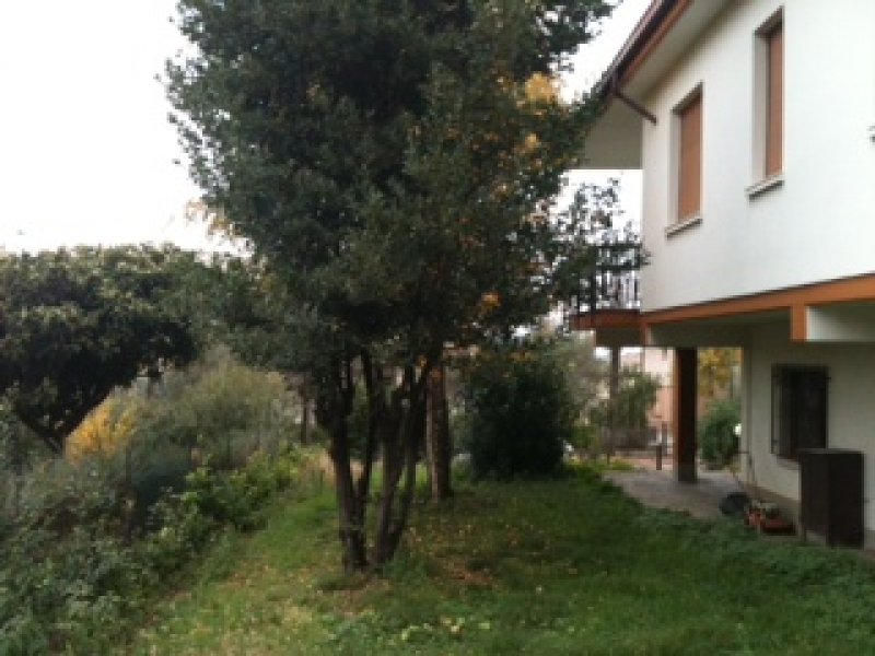 Villa a Desenzano Del Garda a Brescia in Vendita