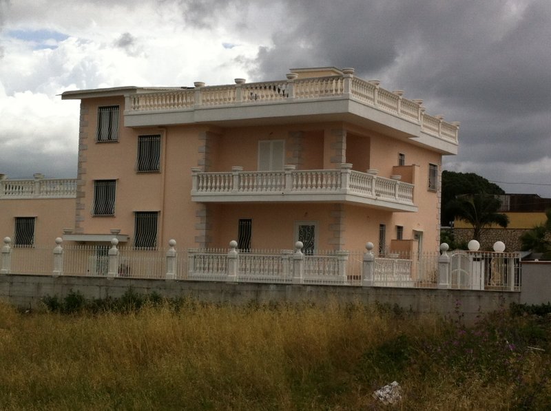 Villa indipendente in Via Berardinetti  a Salerno in Vendita