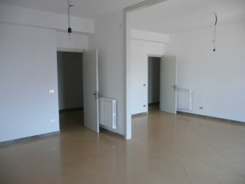 Appartamento anche per uso ufficio a Taranto in Affitto