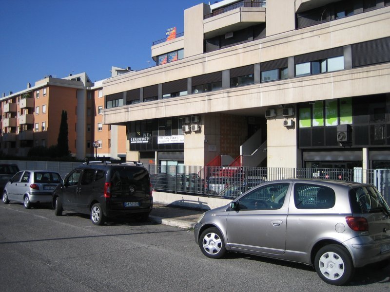 Uffici Centro Commerciale a Roma in Affitto