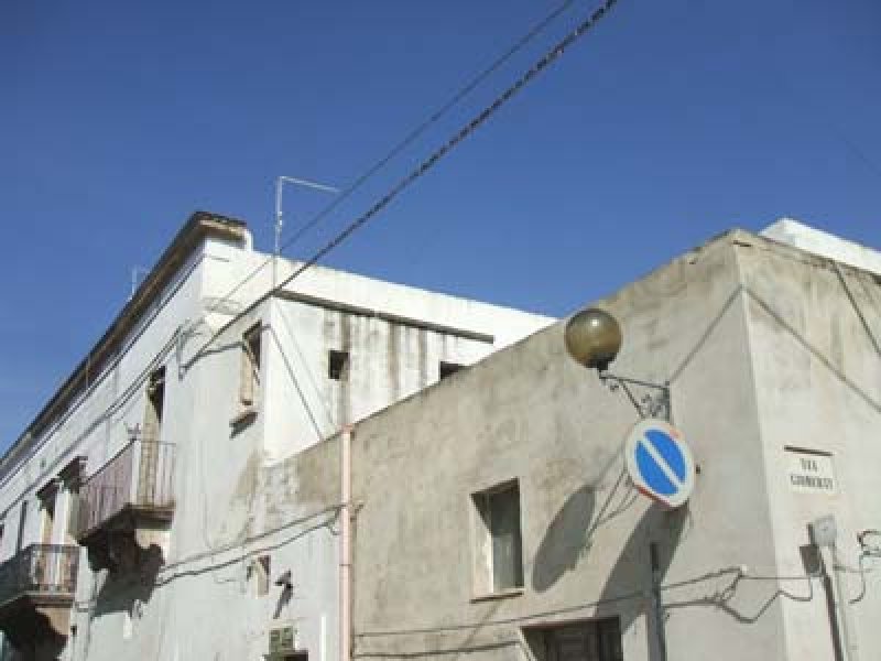 Palazzo nel centro di Bernalda a Matera in Vendita