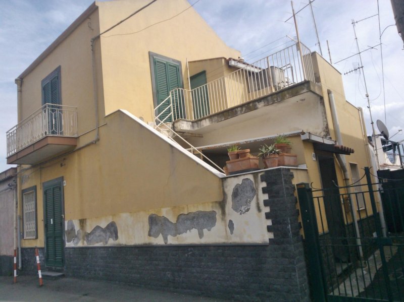 Casa Singola con vista sulla Timpa a Catania in Vendita