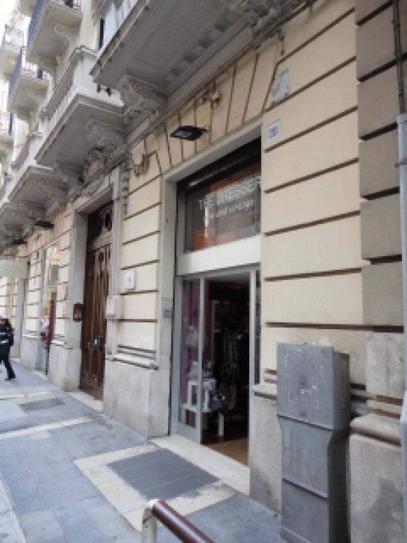 Locale commerciale in palazzo storico a Bari in Affitto