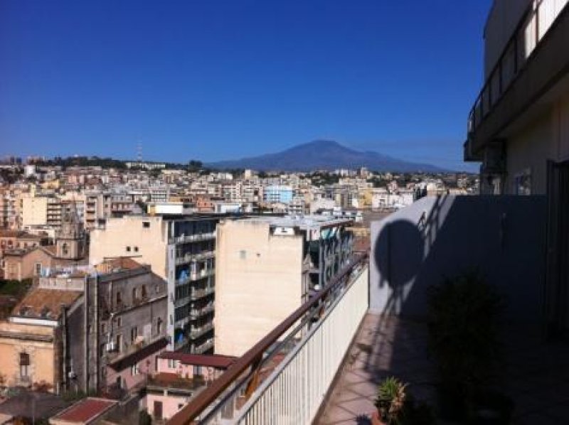 Attico con terrazzo in Via Caronda a Catania in Affitto