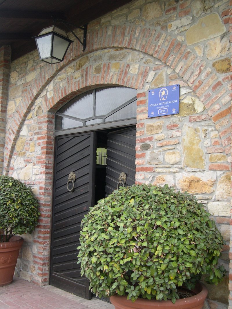 Centro Ippico completamente attrezzato a Gazzola a Piacenza in Affitto