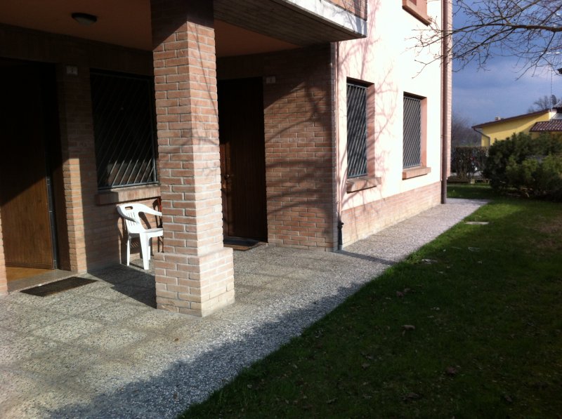 Appartamento arredato con doppio garage a Reggio nell'Emilia in Affitto