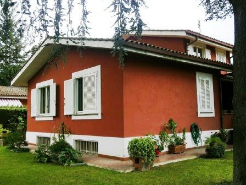 Villa in bifamiliare a Ciampino a Roma in Vendita