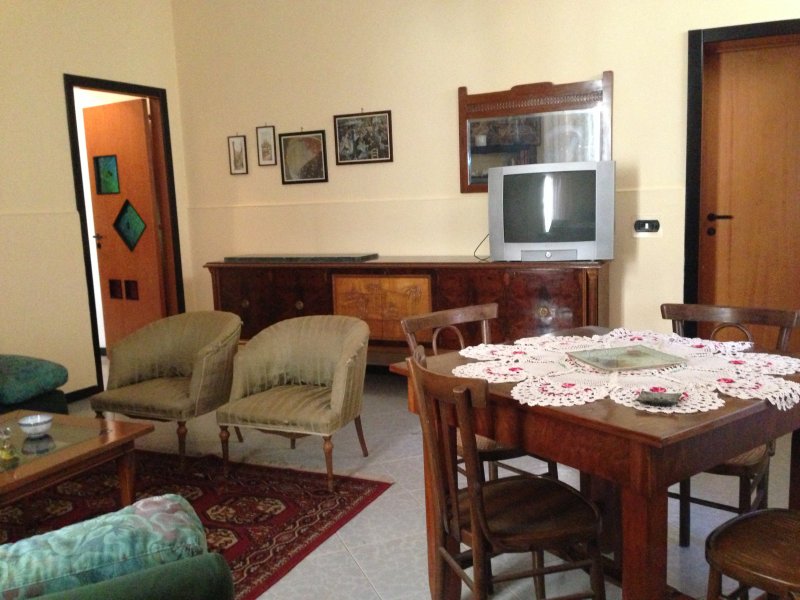 Ampio appartamento in centro storico a Gela a Caltanissetta in Affitto