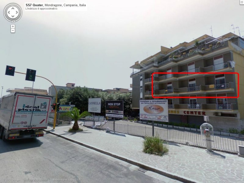 Appartamento centralissimo ubicato a Mondragone a Caserta in Vendita