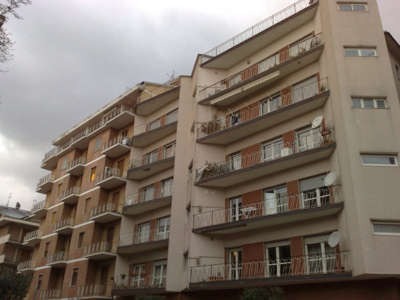 Appartamento con 2 ripostigli in corso Europa a Avellino in Affitto
