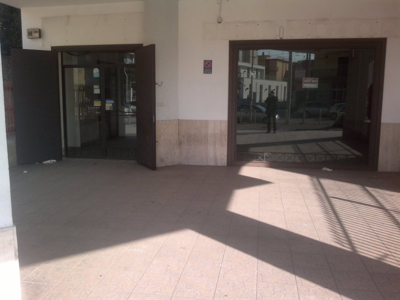 Locale commerciale Aversa 95 mq a Caserta in Affitto