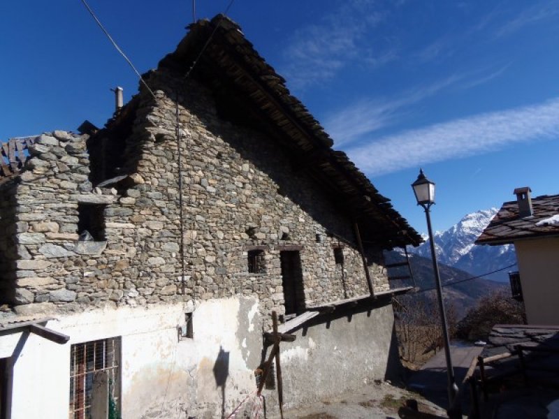 Rustico da demolire ad Allein a Valle d'Aosta in Vendita