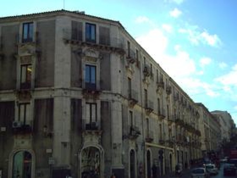 Monolocale con soppalco arredato a Catania in Affitto