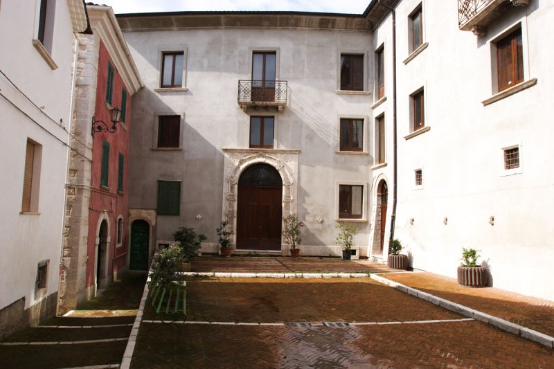 Palazzo in Salita San Bartolomeo a Campobasso in Vendita
