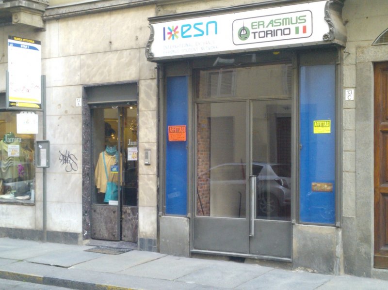 Centralissimo locale commerciale a Torino in Affitto