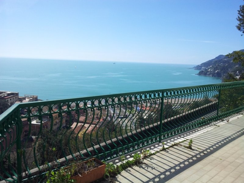 Villa indipendente con giardino a Vietri sul Mare a Salerno in Vendita