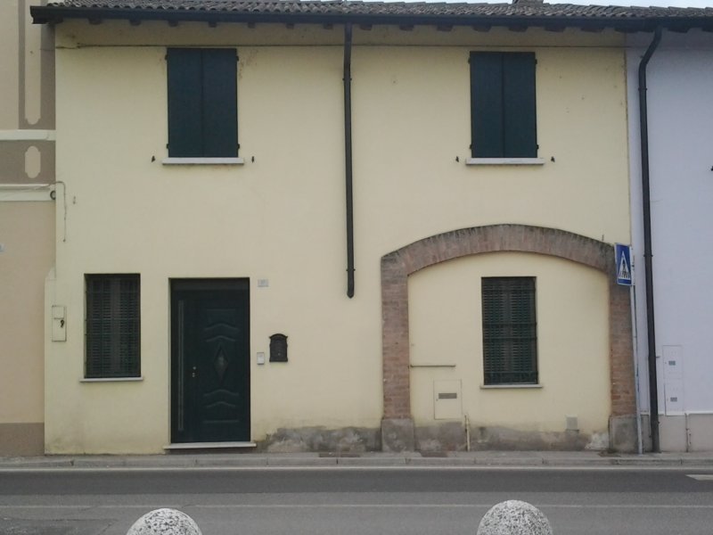 Casa con arco in pietra a Fiesse a Brescia in Vendita