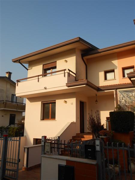 Villa bifamiliare a Solesino a Padova in Vendita