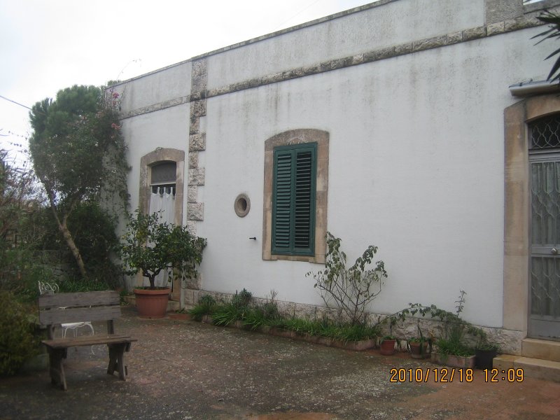 Antica villa primo 900 a Putignano a Bari in Vendita