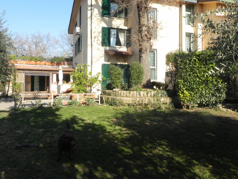 La Villa si trova in Via Tiberina a Riano a Roma in Vendita