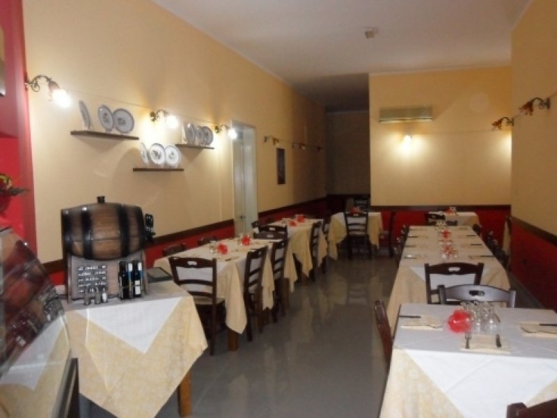 Locale per attivit di ristorazione a Copertino a Lecce in Affitto