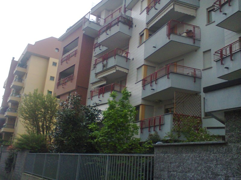 In stabile di nuova costruzione con giardino a Milano in Vendita