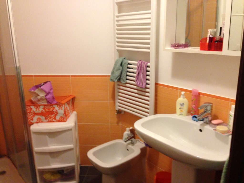 Camera singola in appartamento nuovissimo a Milano in Affitto